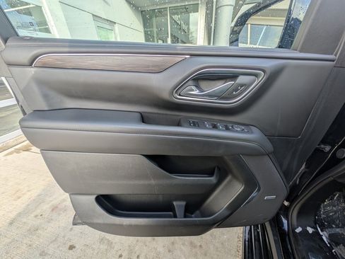 Used 2024 Chevrolet Suburban LT image 37