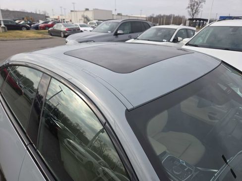 Used 2023 BMW i4 eDrive40 w/ M Sport Package image 3