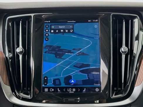 Used 2023 Volvo S60 T8 Plus image 22