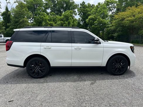 Used 2025 Ford Expedition Platinum w/ Stealth Appearance Package AWD/4WD image 7