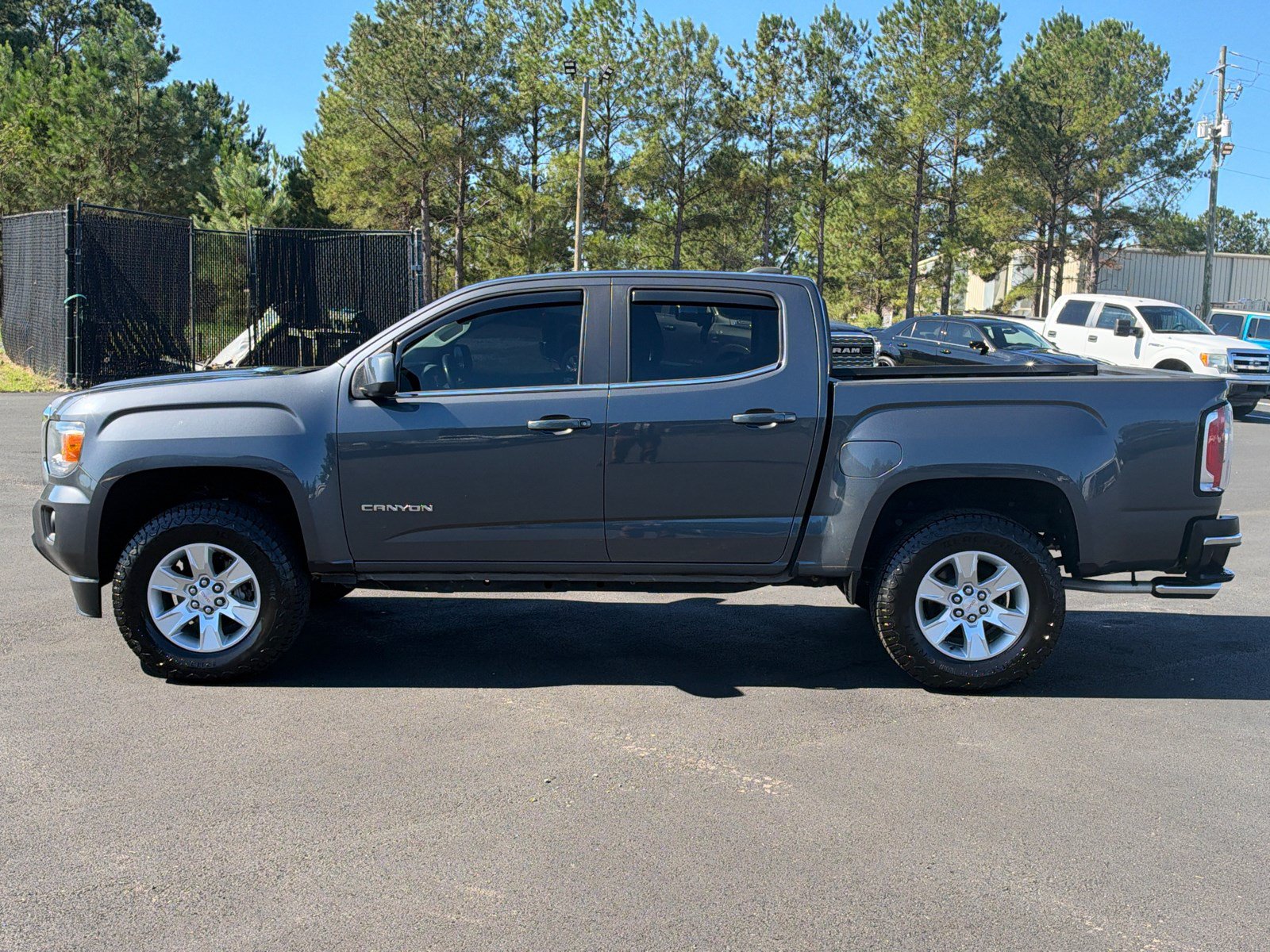 Used 2017 GMC Canyon SLE w/ SLE Convenience Package RWD image 8