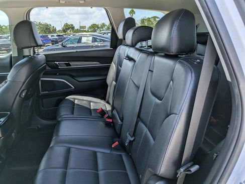 Certified 2022 Kia Telluride EX FWD image 17