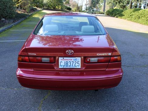 Used 1998 Toyota Camry LE image 10