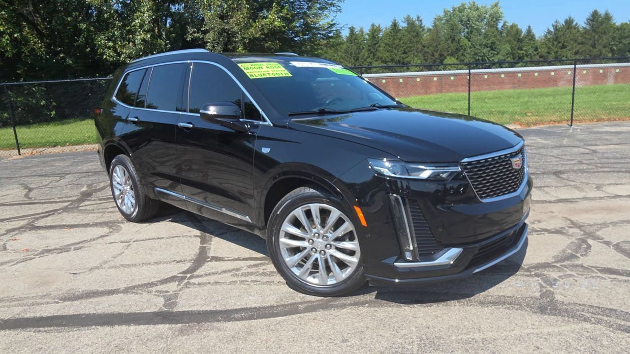 Used 2023 Cadillac XT6 Premium Luxury w/ Technology Package AWD/4WD image 2