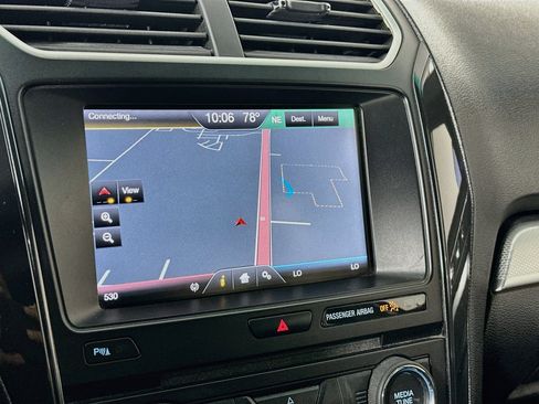 Used 2016 Ford Explorer XLT w/ Equipment Group 202A FWD image 21