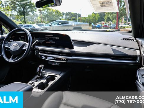 Used 2025 Cadillac XT4 Premium Luxury FWD image 31