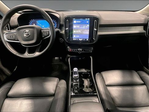 Used 2025 Volvo XC40 B5 Plus image 16
