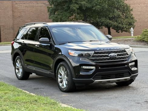 Used 2020 Ford Explorer XLT w/ Equipment Group 202A RWD image 3