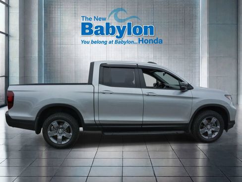 Used 2025 Honda Ridgeline TrailSport image 5