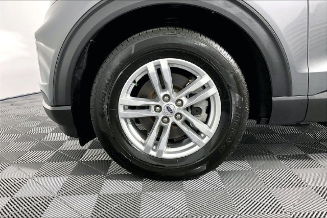 Used 2023 Ford Explorer XLT w/ Equipment Group 202A RWD image 10
