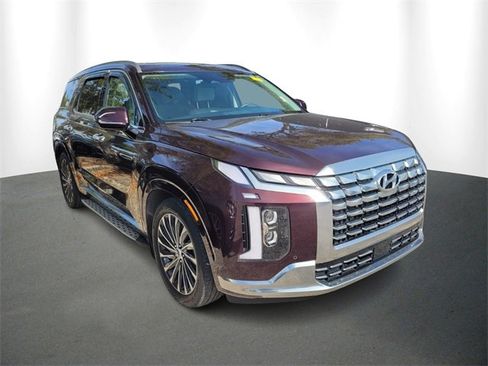 Used 2023 Hyundai Palisade Calligraphy image 1