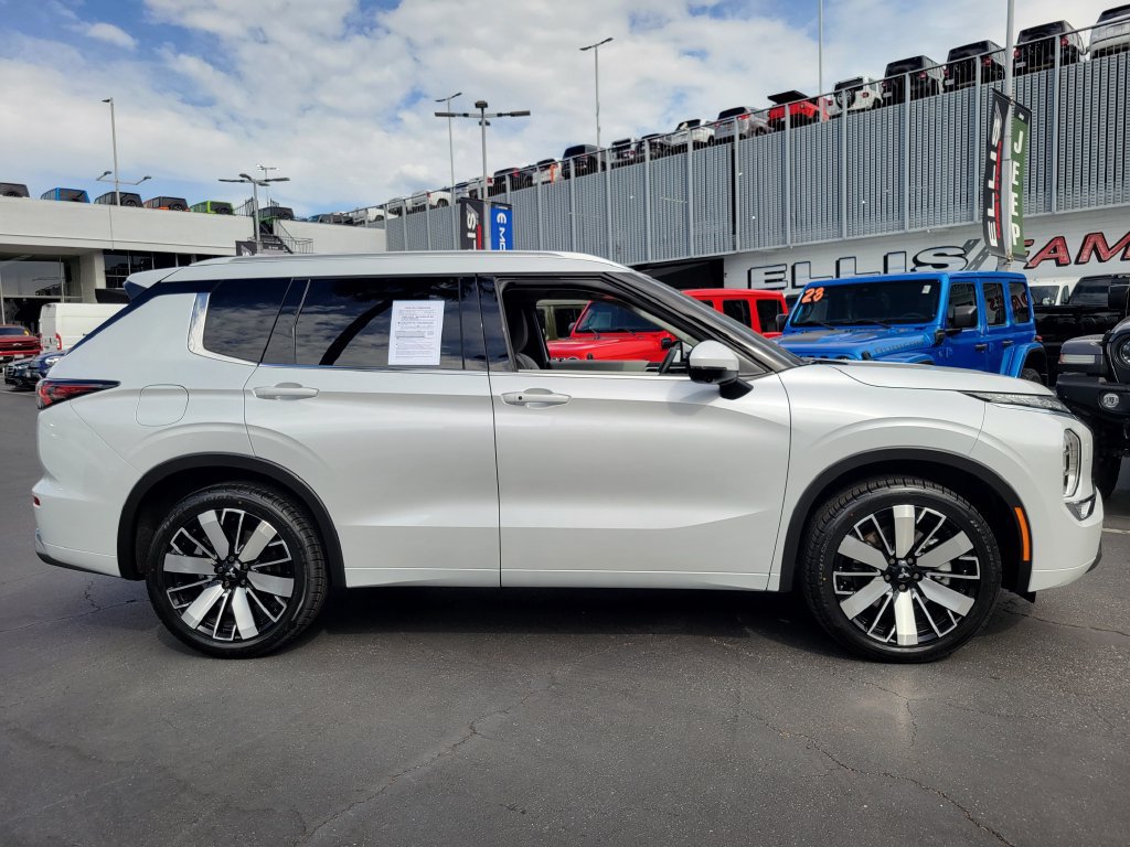 Used 2025 Mitsubishi Outlander SEL AWD/4WD image 32