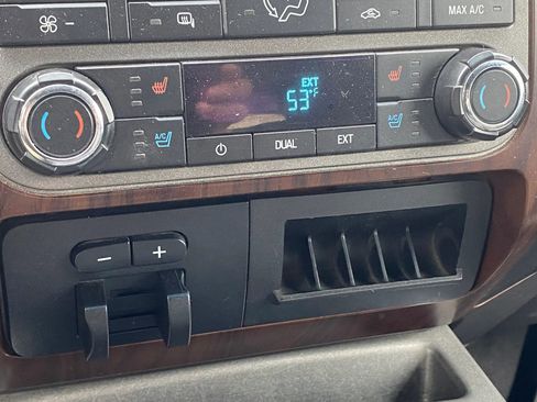 Used 2011 Ford F250 Lariat w/ Lariat Interior Pkg image 15