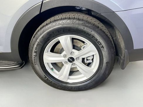 Used 2025 Kia Sorento LX image 30