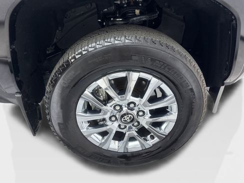 Used 2025 Toyota Tacoma Limited AWD/4WD image 81