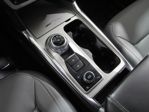 Used 2021 Ford Explorer XLT w/ Equipment Group 202A image 16