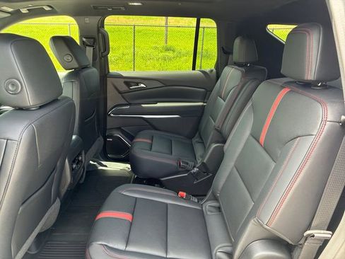 New 2026 Chevrolet Traverse RS w/ LPO, Floor Liner Package AWD/4WD image 17