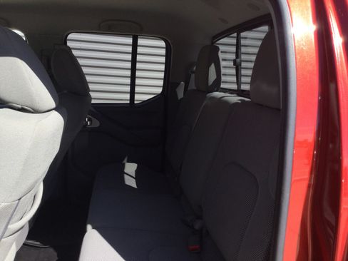 Used 2018 Nissan Frontier SV AWD/4WD image 6