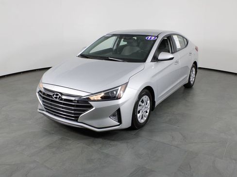 Used 2019 Hyundai Elantra SE FWD image 2