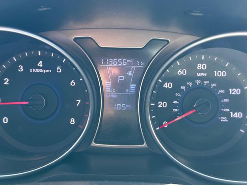 Used 2017 Hyundai Veloster Value Edition image 11