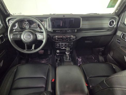 Certified 2025 Jeep Gladiator Sport image 29