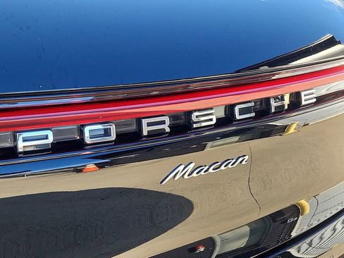 Certified 2025 Porsche Macan image 29