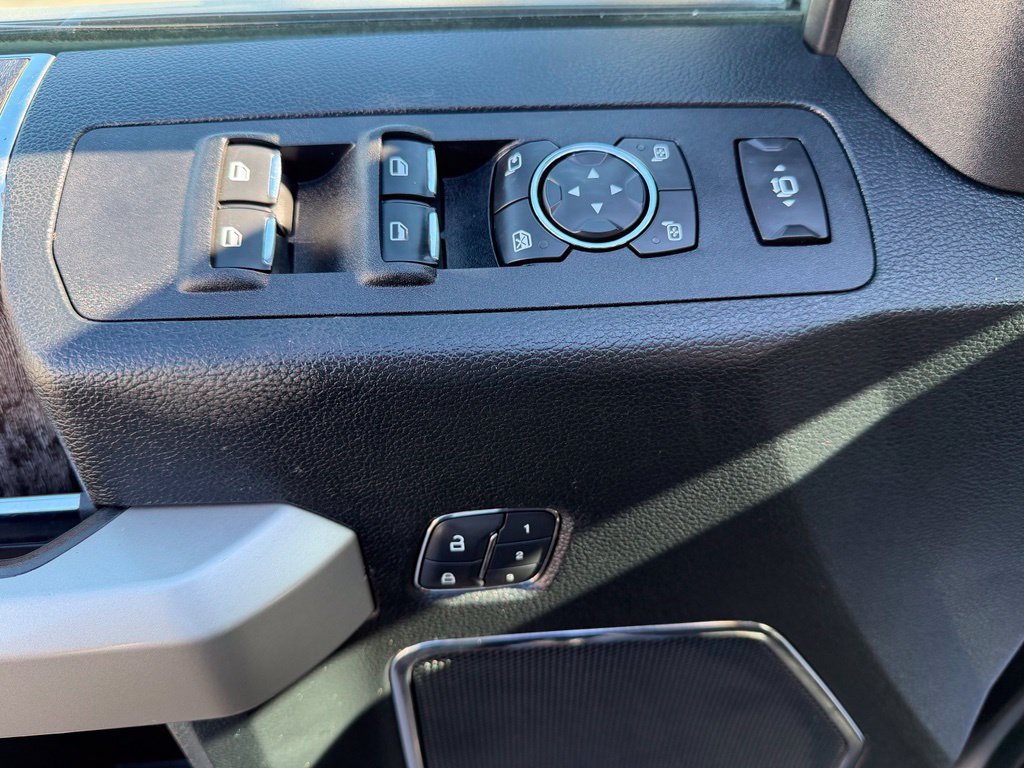 Used 2018 Ford F350 Lariat w/ Lariat Ultimate Package AWD/4WD image 12