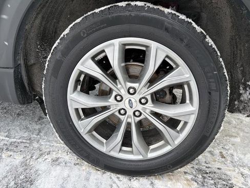 Certified 2022 Ford Explorer XLT w/ Equipment Group 202A image 5