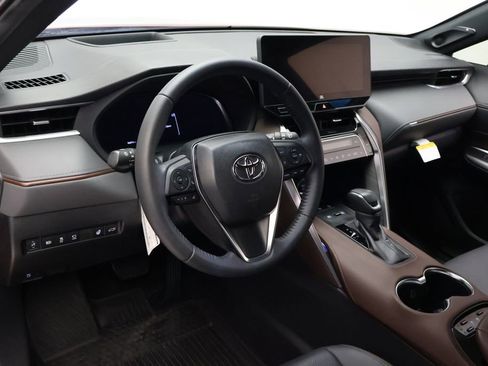 Used 2024 Toyota Venza Limited image 15