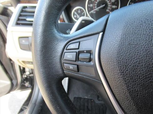 Used 2018 BMW 330i Sedan w/ Convenience Package image 17