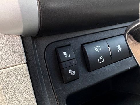 Used 2011 Chevrolet Traverse LT w/ Personal Connectivity Package AWD/4WD image 23