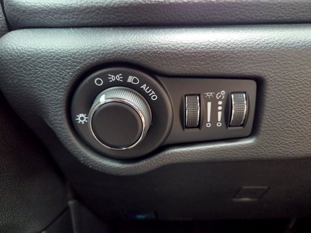 New 2027 Chrysler Pacifica Select FWD image 23