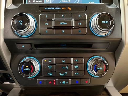 Used 2018 Ford F150 Lariat w/ Equipment Group 502A Luxury image 26