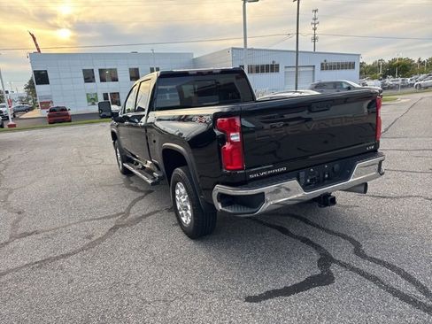 Used 2021 Chevrolet Silverado 2500 LTZ w/ LTZ Plus Package image 9