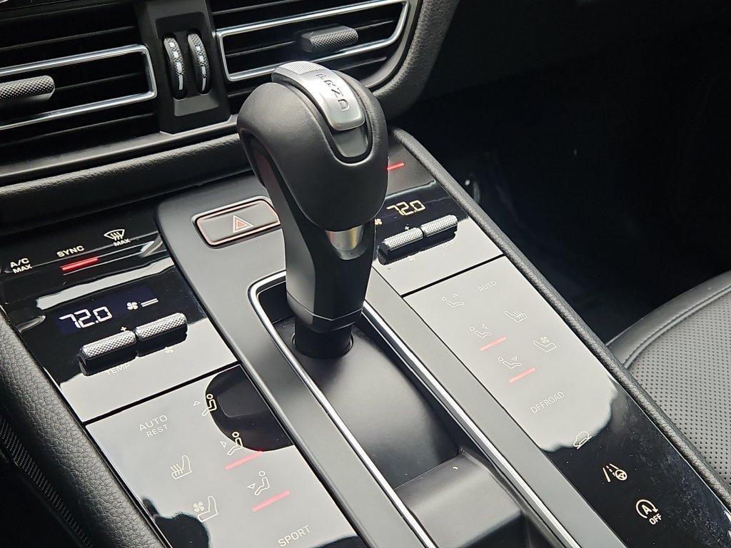Certified 2026 Porsche Macan AWD/4WD image 32