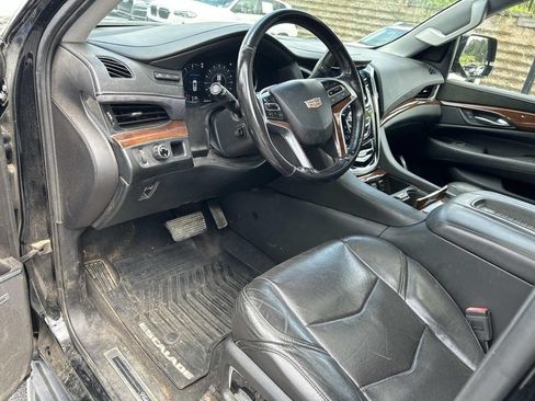 Used 2019 Cadillac Escalade ESV Premium Luxury w/ LPO, Radiant Package RWD image 8