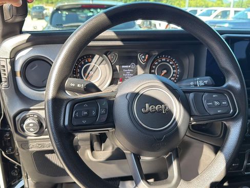 Used 2025 Jeep Gladiator Sport AWD/4WD image 14