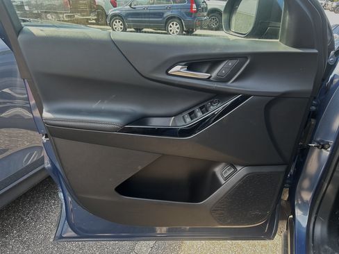 Used 2025 Chevrolet Equinox LT w/ Convenience Package II FWD image 9