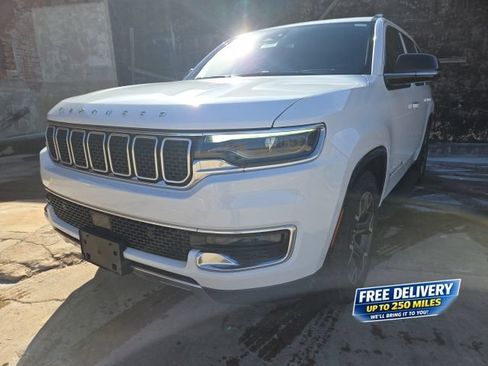 Used 2024 Jeep Wagoneer Series III AWD/4WD image 1