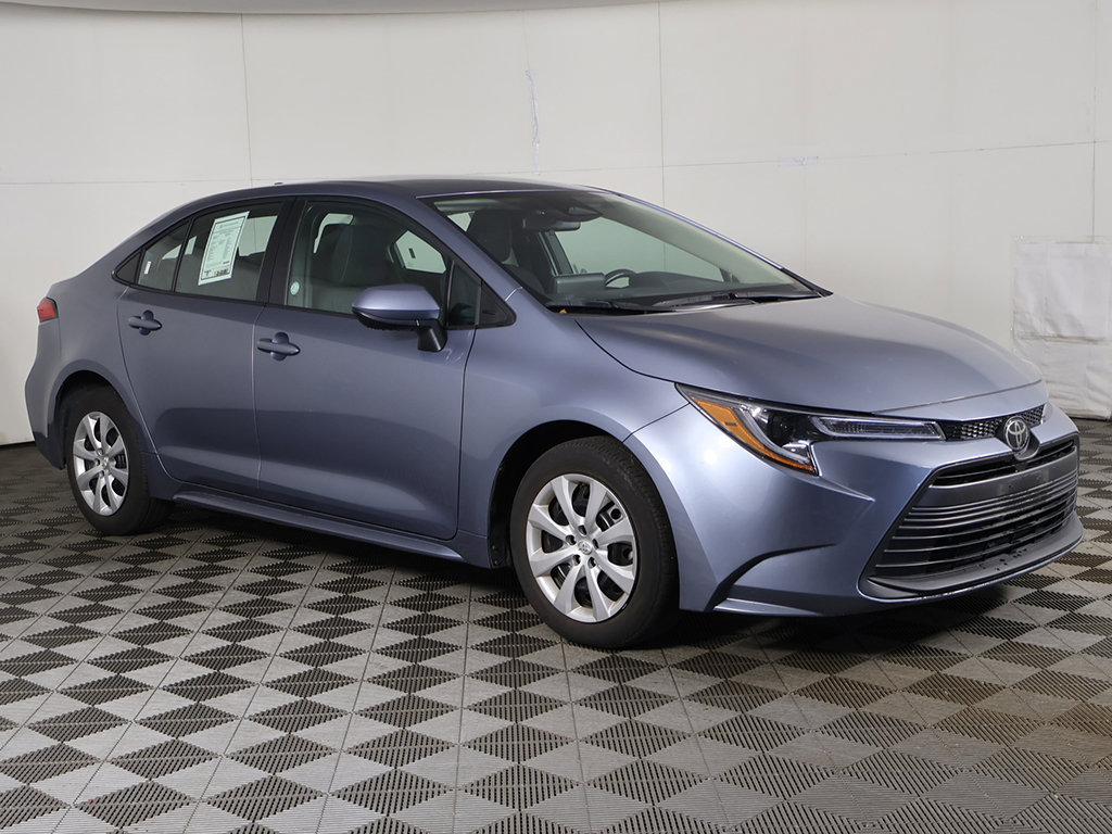 Used 2025 Toyota Corolla LE FWD image 2