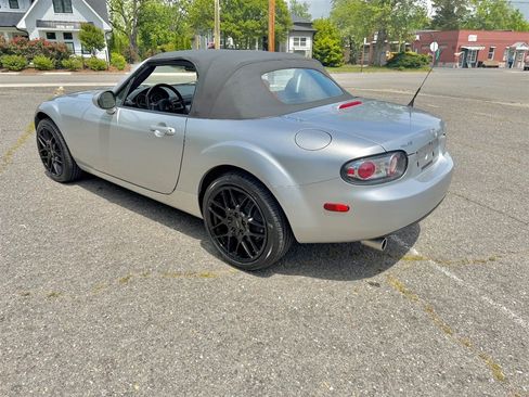 Used 2006 MAZDA MX-5 Miata Sport w/ Suspension Pkg RWD image 3