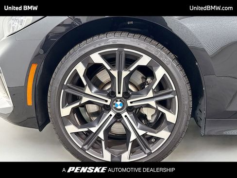 Used 2025 BMW 330i Sedan image 2