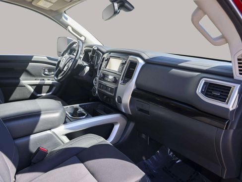 Used 2017 Nissan Titan SV image 35