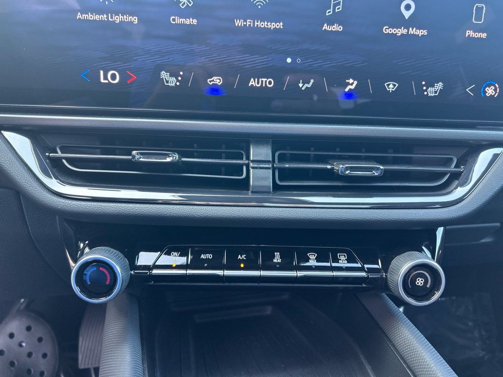 Used 2024 Chevrolet Equinox EV RS FWD image 41