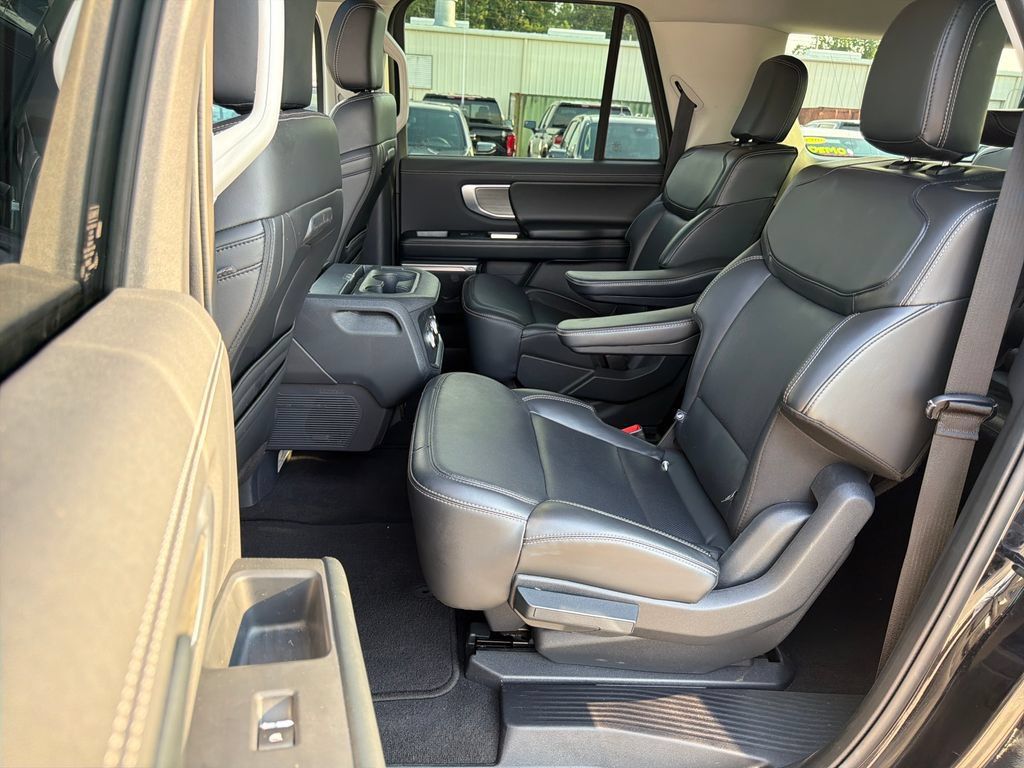 Used 2025 Ford Expedition Max Platinum AWD/4WD image 27