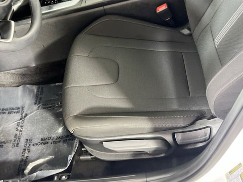 Used 2024 Hyundai Elantra SE image 18