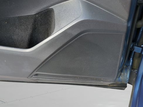 Used 2018 Volkswagen Tiguan SEL FWD image 23