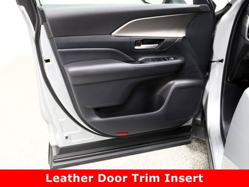 Certified 2025 Toyota Grand Highlander FWD image 12