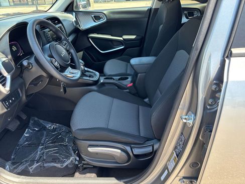 Used 2025 Kia Soul LX w/ LX Technology Package FWD image 25