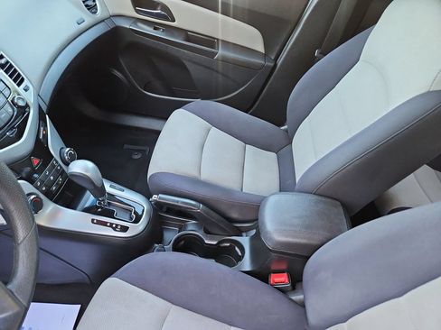 Used 2014 Chevrolet Cruze LS FWD image 23